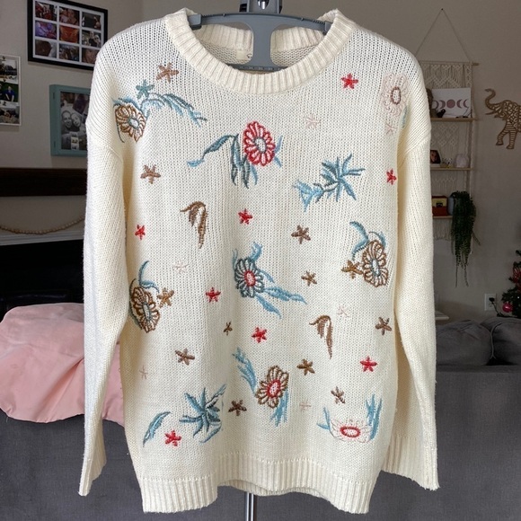easel Sweaters - Easel Los Angeles Women's Size Small Floral Embroidered Oversized Cream Sweater